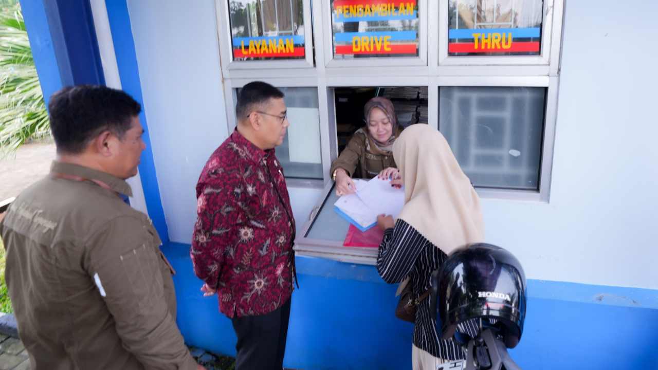 Tinjau Kantah Kabupaten Kendal, Wamen Ossy Imbau Jajaran Lakukan Pengelolaan Pertanahan yang Teliti